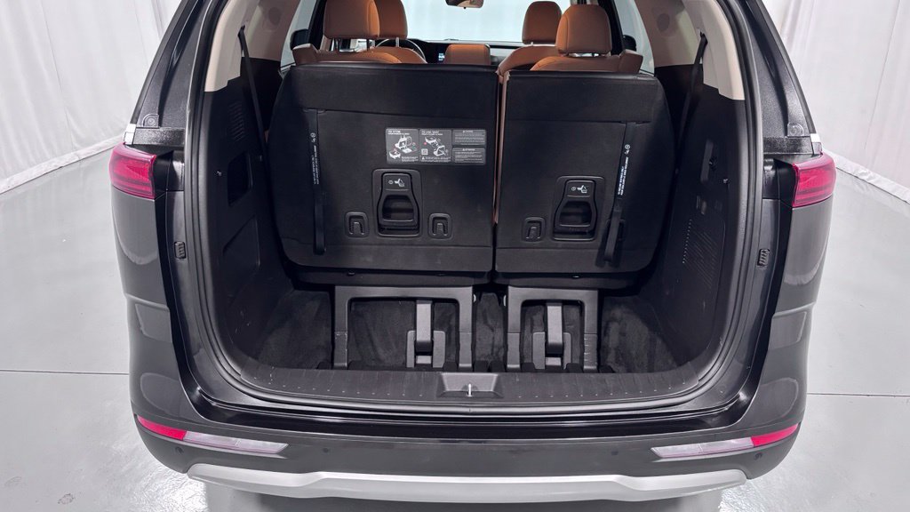 Used 2024 Kia Carnival EX FWD image 28