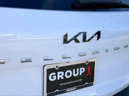 Used 2022 Kia Telluride SX w/ Towing Package FWD image 29