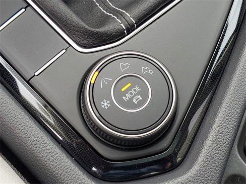 New 2026 Volkswagen Taos SE image 34