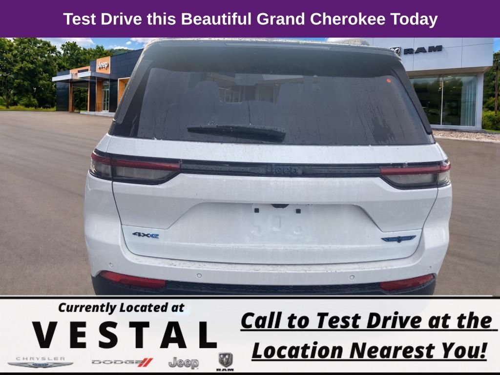 New 2023 Jeep Grand Cherokee Trailhawk AWD/4WD image 9