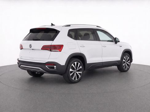 Used 2022 Volkswagen Taos SE FWD image 4