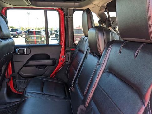 Used 2019 Jeep Wrangler Unlimited Sahara AWD/4WD image 16