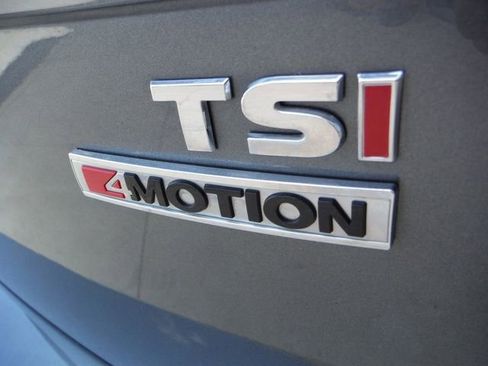 Used 2018 Volkswagen Tiguan SEL AWD/4WD image 10