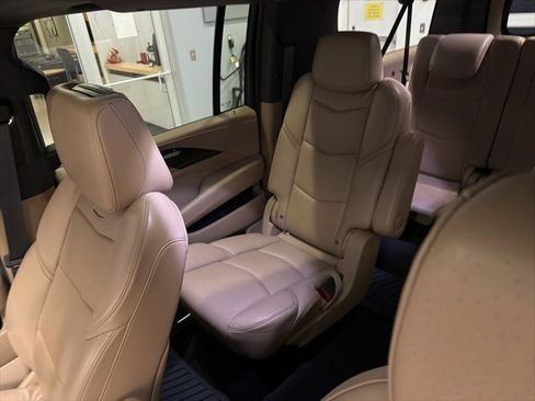 Used 2019 Cadillac Escalade ESV Platinum image 24
