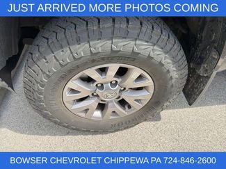 Used 2017 Toyota Tacoma SR5 w/ SR5 Appearance Package (SM) AWD/4WD video 2