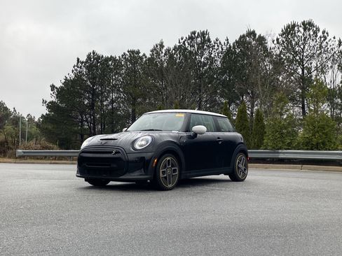 Certified 2024 MINI Cooper SE image 12