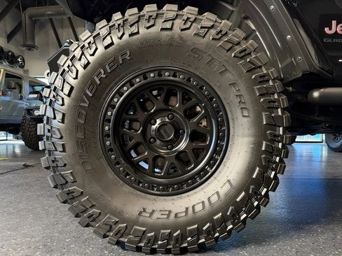 Used 2023 Jeep Gladiator Rubicon w/ LED Lighting Group image 23