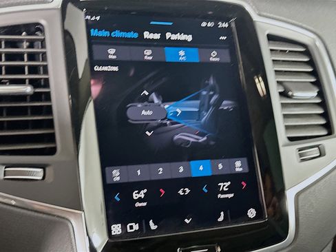 Used 2025 Volvo XC90 B5 Core image 24