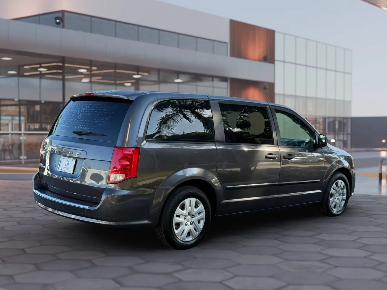 Used 2015 Dodge Grand Caravan American Value Package w/ UConnect Hands-Free Group FWD image 6