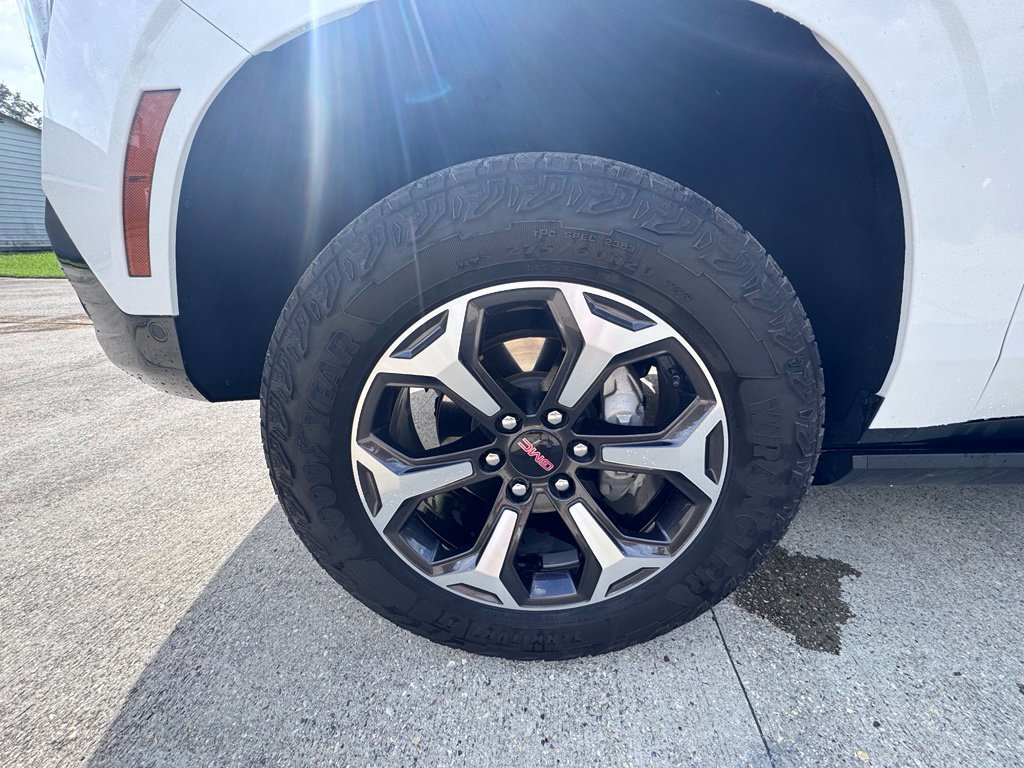 Used 2025 GMC Yukon AT4 Ultimate AWD/4WD image 10