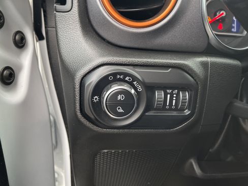 Used 2022 Jeep Gladiator Mojave w/ Auxiliary Switch Group image 21