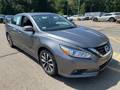 Certified 2017 Nissan Altima 2.5 SV w/ Convenience Package FWD image 1