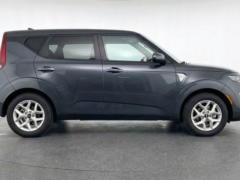 Used 2025 Kia Soul LX w/ LX Technology Package FWD image 11