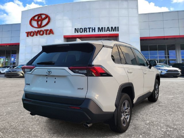 Used 2024 Toyota RAV4 XLE FWD image 4