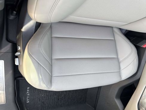 Certified 2025 Lincoln Nautilus Premier image 20