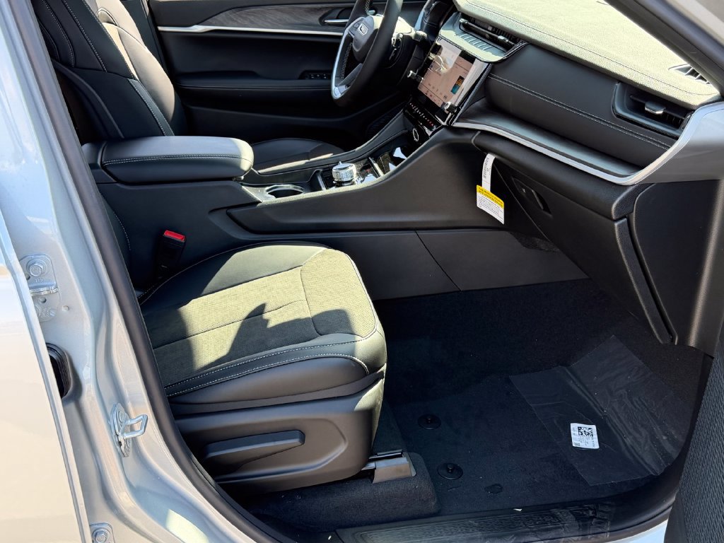 New 2026 Jeep Grand Cherokee Altitude AWD/4WD image 19