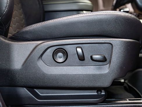 Used 2022 Chevrolet Silverado 1500 ZR2 w/ Technology Package image 27