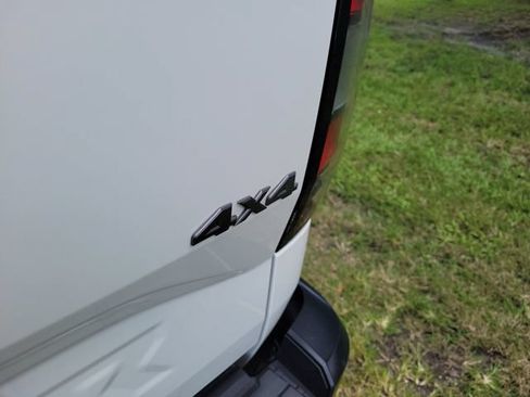 Used 2023 Nissan Frontier S w/ Technology Package AWD/4WD image 8
