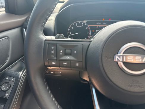 Used 2023 Nissan Rogue SV w/ SV Premium B Package image 16