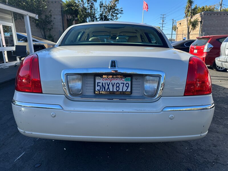 Used 2004 Lincoln Town Car Ultimate RWD image 6