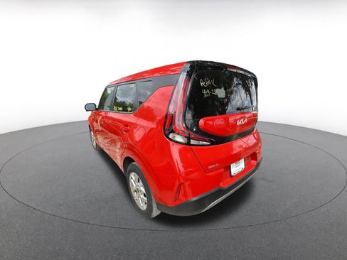 Used 2025 Kia Soul LX w/ LX Technology Package image 4