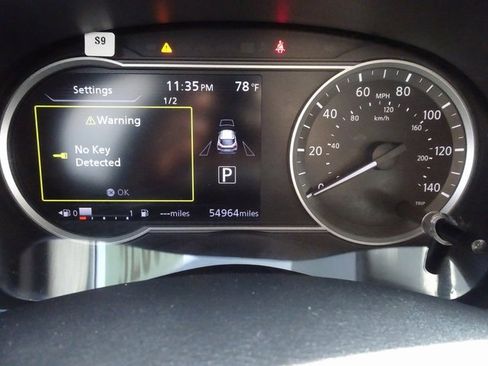 Used 2019 Nissan Kicks SR image 12