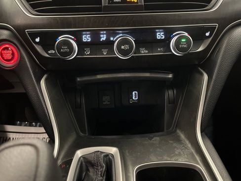 Used 2018 Honda Accord EX image 24