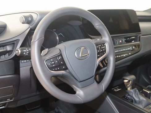 Used 2024 Lexus ES 350 image 6