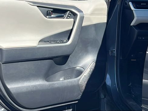 Used 2019 Toyota RAV4 Limited image 23