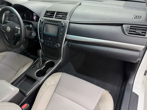 Used 2017 Toyota Camry SE image 9