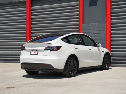Used 2022 Tesla Model Y Performance AWD/4WD image 10