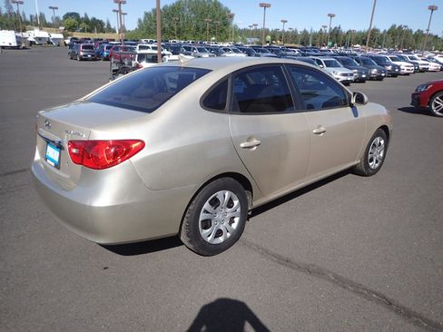 Used 2010 Hyundai Elantra GLS FWD image 5