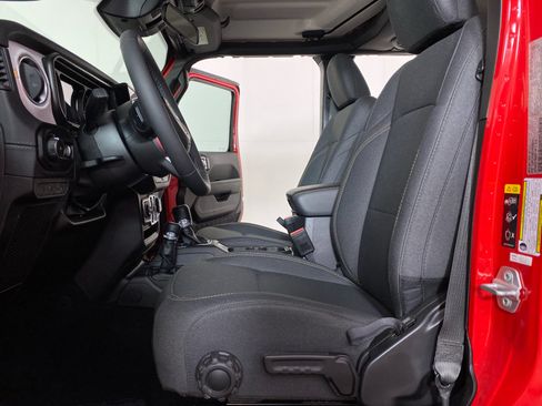 Used 2026 Jeep Wrangler Unlimited Sahara AWD/4WD image 20