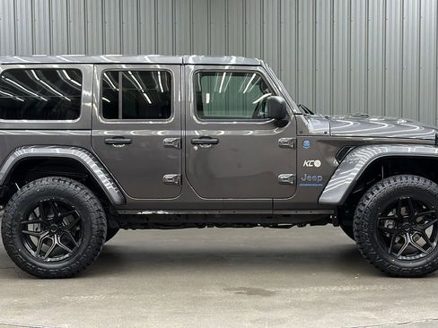 Used 2025 Jeep Wrangler Unlimited Sahara w/ Safety Group AWD/4WD image 6