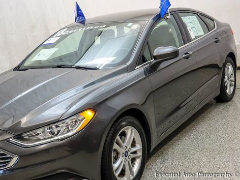 Certified 2018 Ford Fusion SE w/ Fusion SE Technology Package image 5