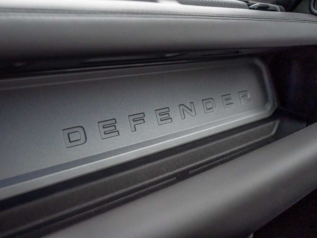 New 2026 Land Rover Defender 90 V8 AWD/4WD image 39