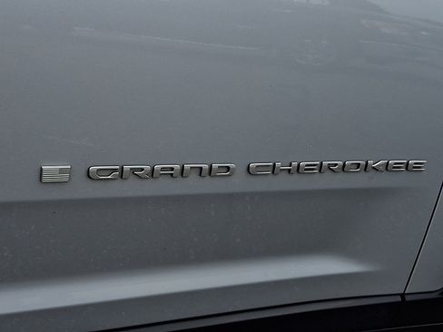 Used 2024 Jeep Grand Cherokee L Laredo AWD/4WD image 29