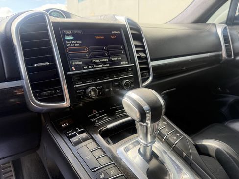 Used 2013 Porsche Cayenne Turbo image 29