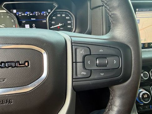 Used 2021 GMC Yukon Denali w/ Denali Premium Package AWD/4WD image 38