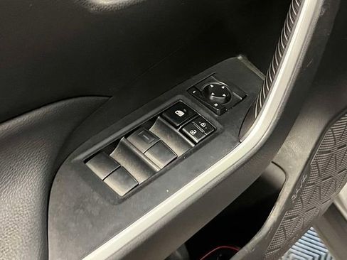 Used 2021 Toyota RAV4 LE AWD/4WD image 16