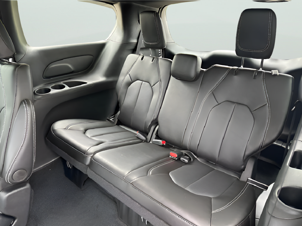 New 2027 Chrysler Pacifica Select FWD image 35