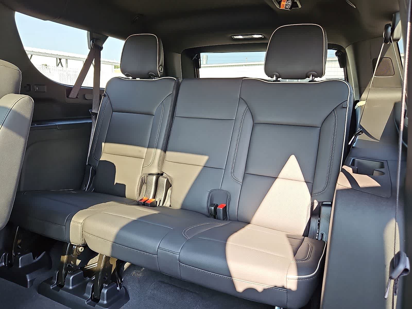 New 2026 Chevrolet Suburban Premier AWD/4WD image 9