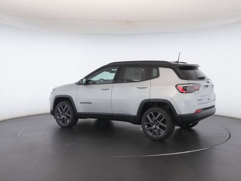 Used 2026 Jeep Compass Limited image 18