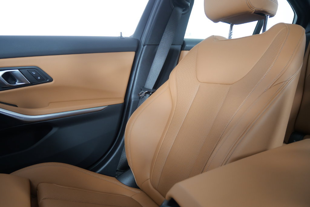 Certified 2025 BMW 330i Sedan RWD image 25