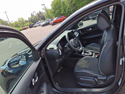 Used 2023 Kia Forte GT-Line w/ GT-Line Premium Package image 13