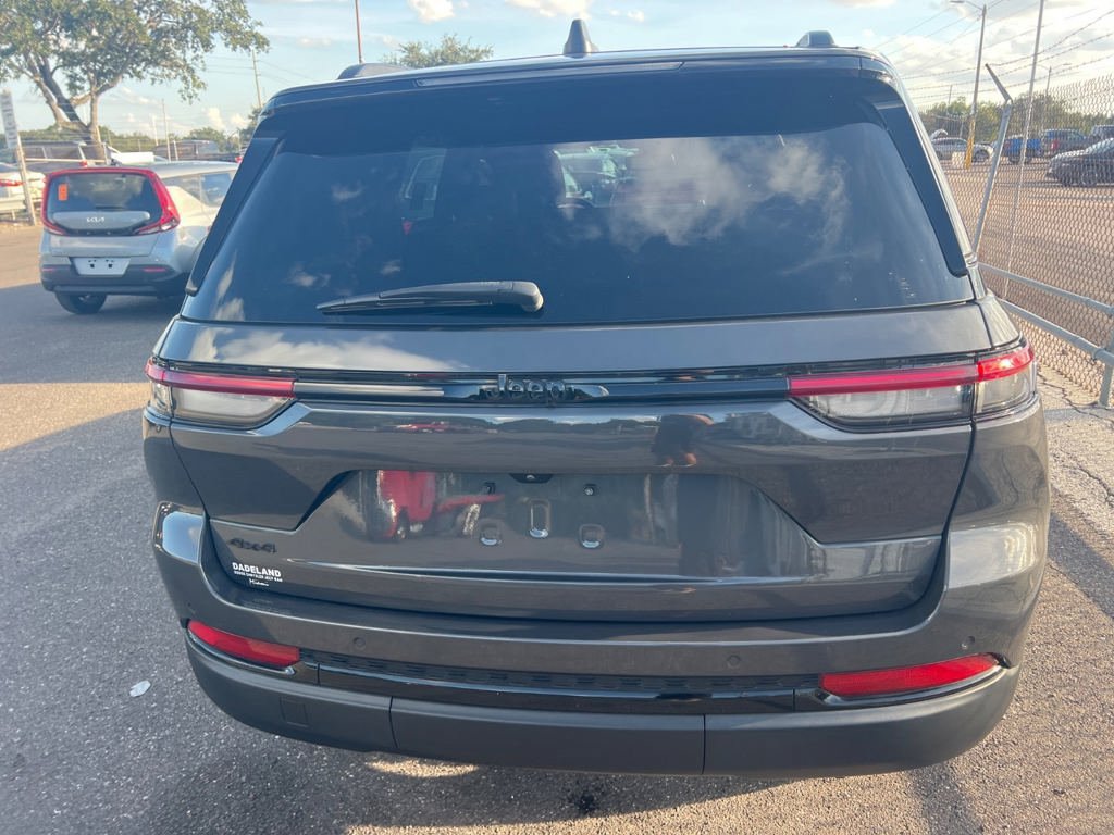 Used 2024 Jeep Grand Cherokee Altitude AWD/4WD image 2