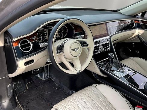 Used 2022 Bentley Flying Spur V8 image 17