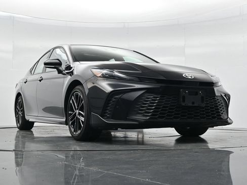 Used 2025 Toyota Camry SE FWD image 22