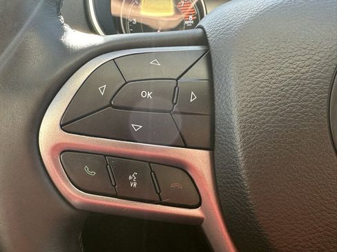 Used 2020 Jeep Cherokee Limited image 25