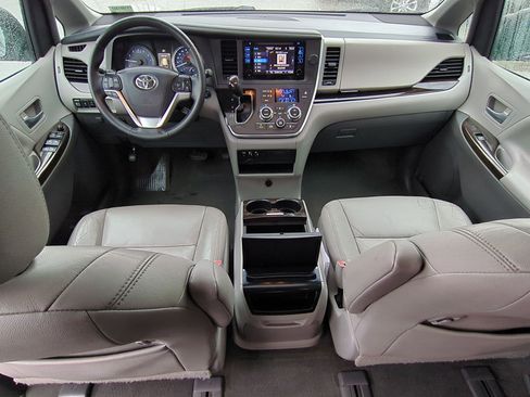 Used 2015 Toyota Sienna Limited image 30